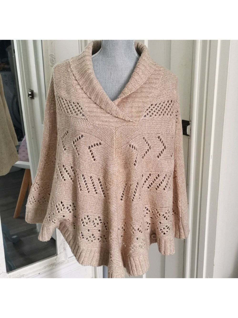 Northern Reflections beige poncho. Size large, XL. EUC